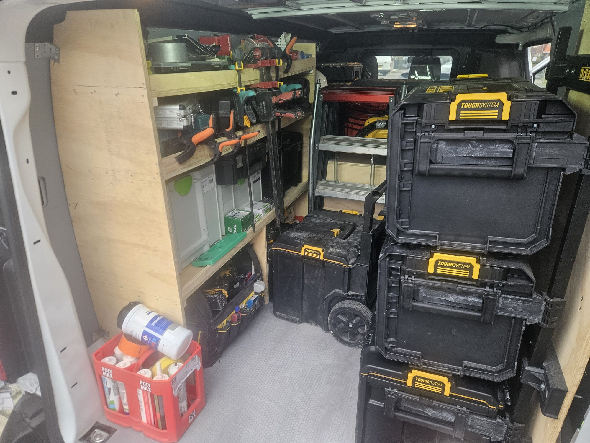 Professionele inrichting bedrijfswagen